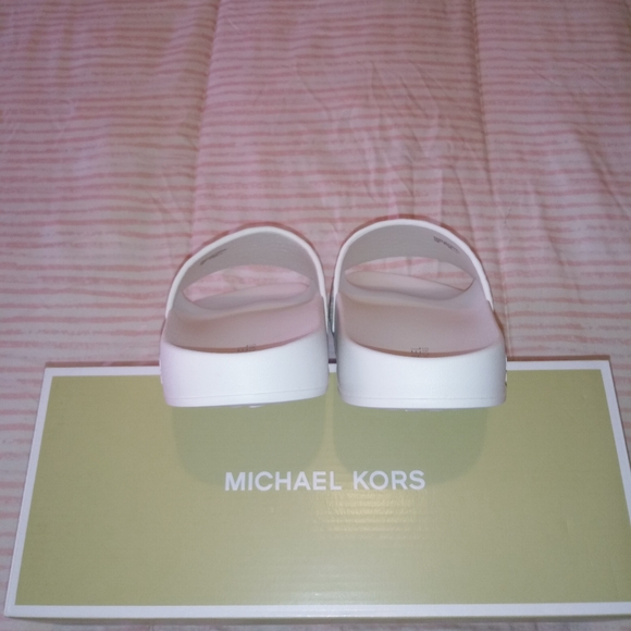 Michael Kors Gilmore Slides Sandals - Picture 7 of 11